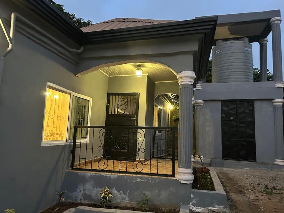 Exclusive Boutique Style Villa Freetown Bagian luar foto